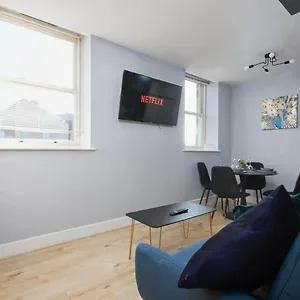 Duplex Yorkshire Penthouse - Parking Apartment Batley