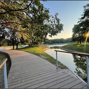 https://green-park-inn-downtown-comfortable-twin-bed-wifi-netflixhbo.warsawhotelspoland.com